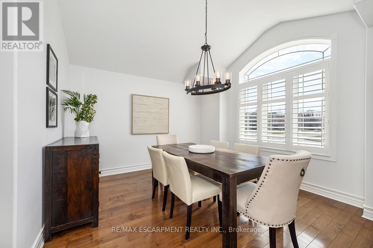 27 Carver Drive, Hamilton (Binbrook), Ontario  L0R 1C0 - Photo 5 - X12938944