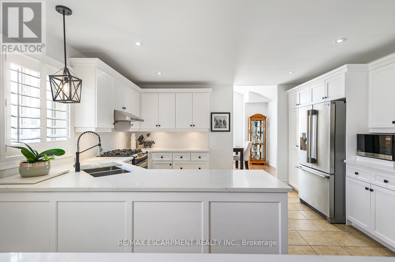 27 Carver Drive, Hamilton (Binbrook), Ontario  L0R 1C0 - Photo 7 - X12938944