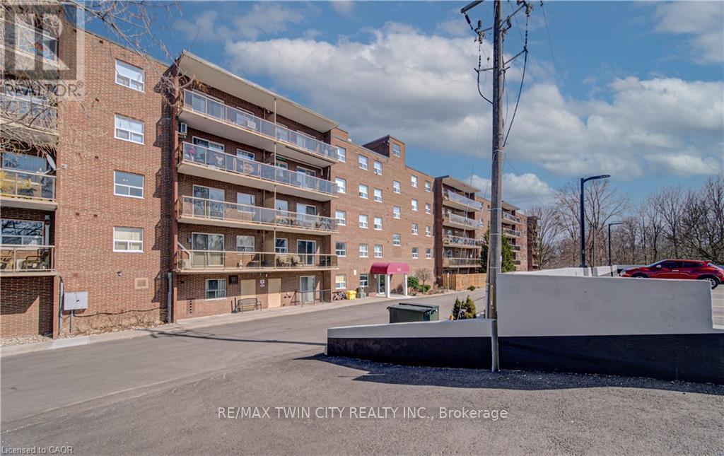 202 - 793 Colborne Street, Brantford, Ontario  N3S 7J3 - Photo 3 - X12939138