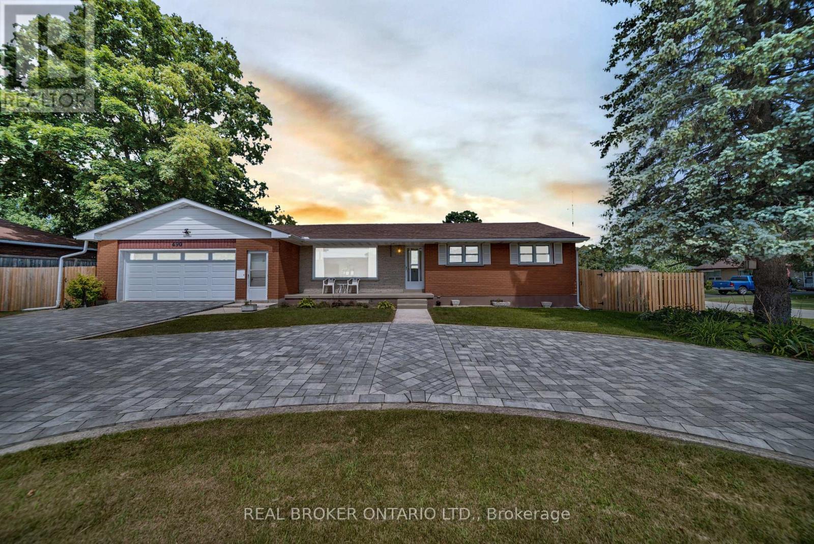 490 SADDLER STREET E, west grey, Ontario