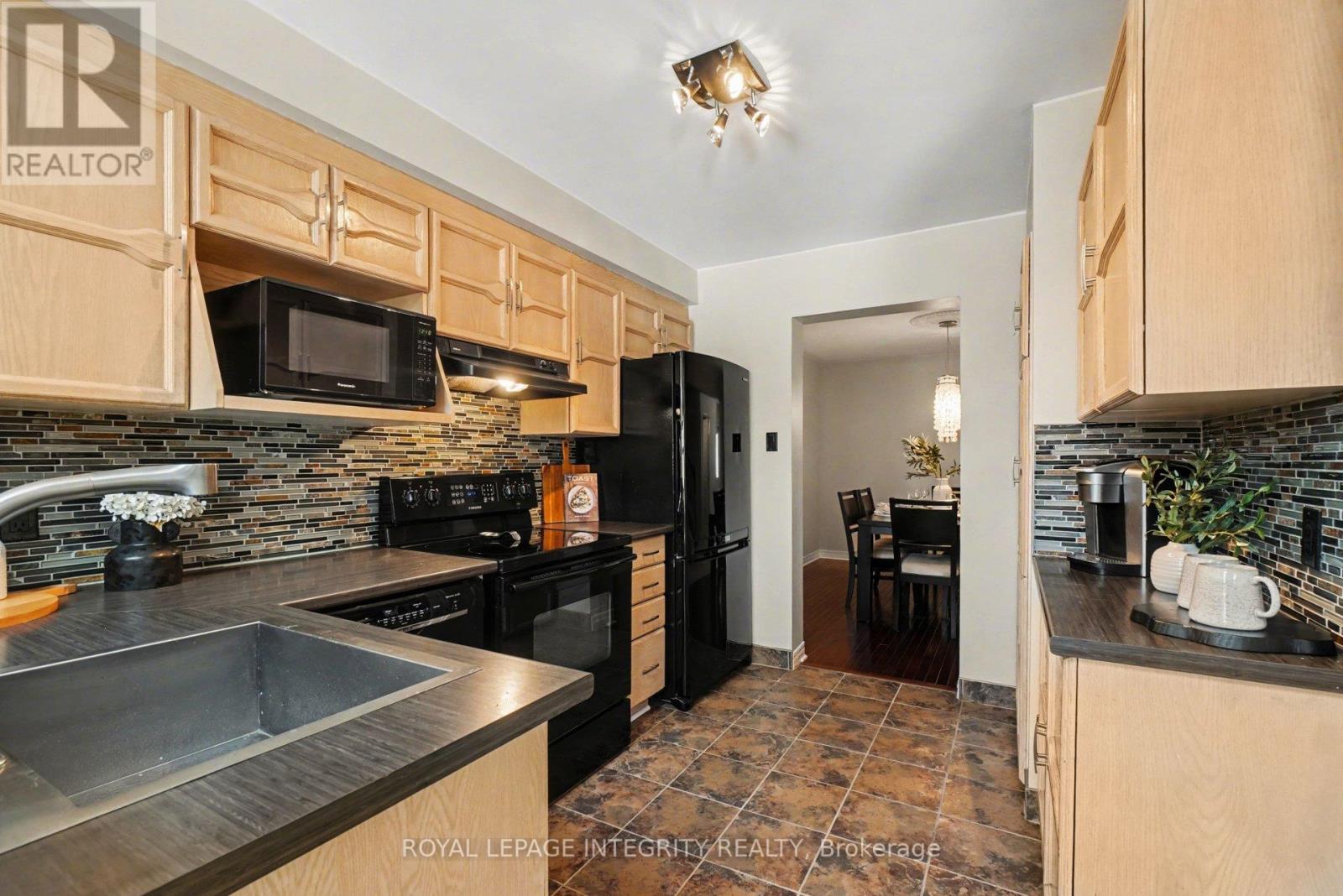 52 Blackdome Crescent, Ottawa, Ontario  K2T 1A9 - Photo 10 - X12938702