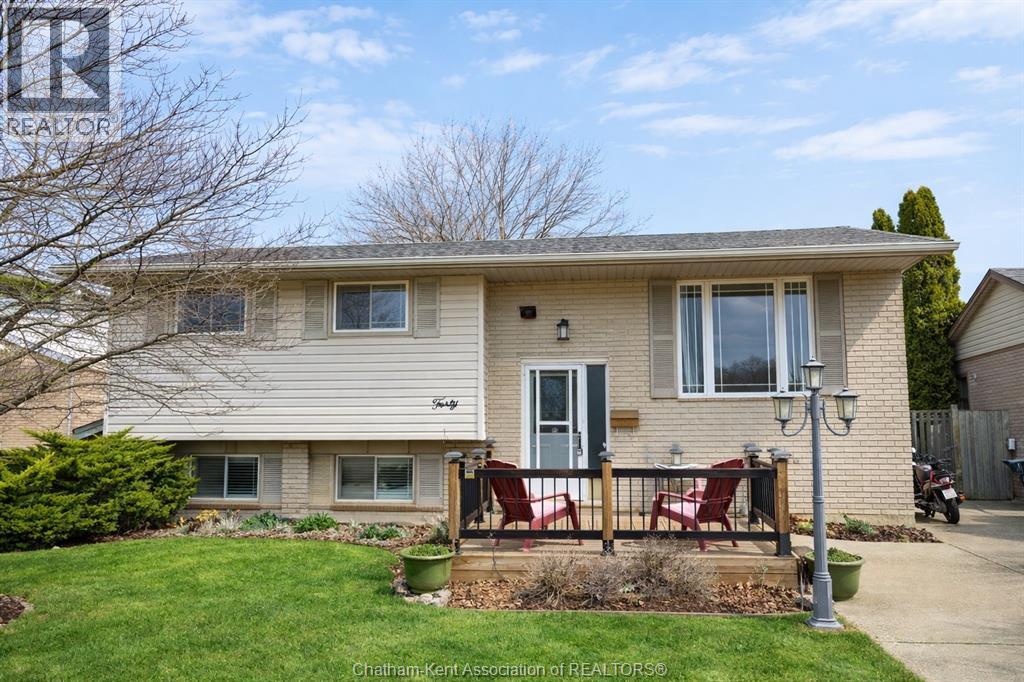 MLS# 26006549: 40 Thornhill CRESCENT, Chatham, Canada