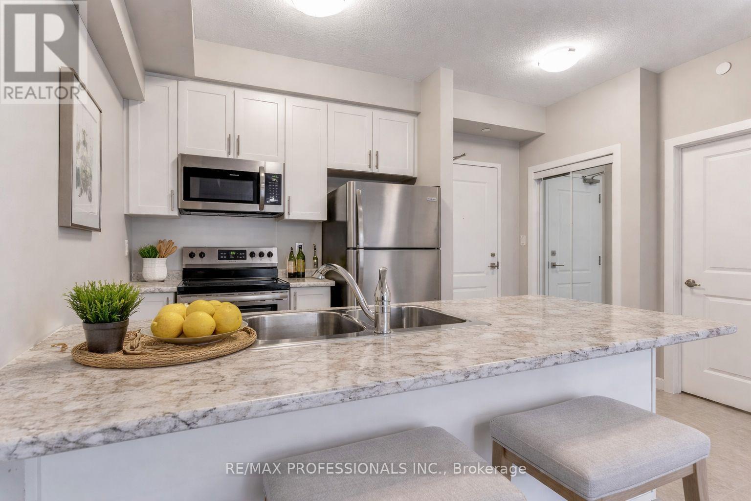 124 - 101 Shoreview Place, Hamilton, Ontario  L8E 0K2 - Photo 2 - X12885582