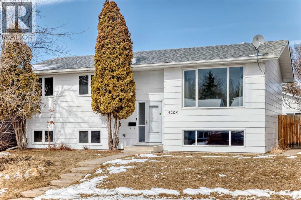 5208 40 Street, Innisfail, Alberta  T4G 1G9 - Photo 1 - A2296718