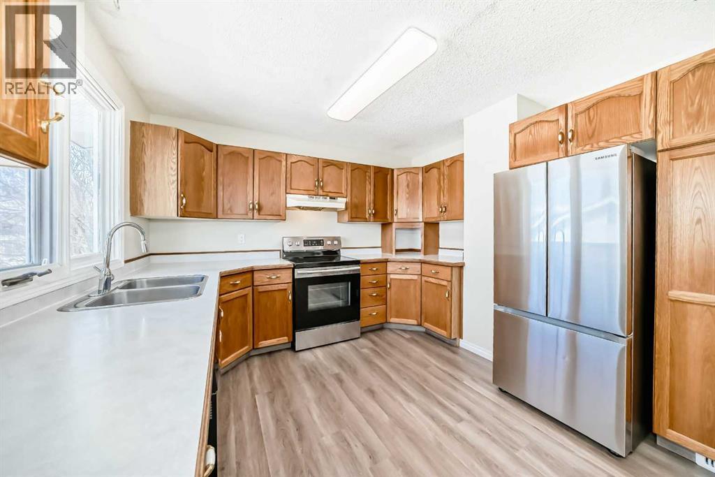 5208 40 Street, Innisfail, Alberta  T4G 1G9 - Photo 3 - A2296718