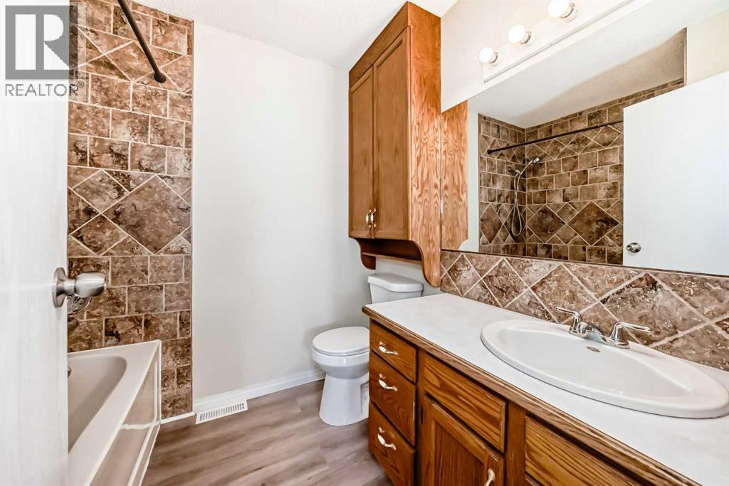 5208 40 Street, Innisfail, Alberta  T4G 1G9 - Photo 17 - A2296718