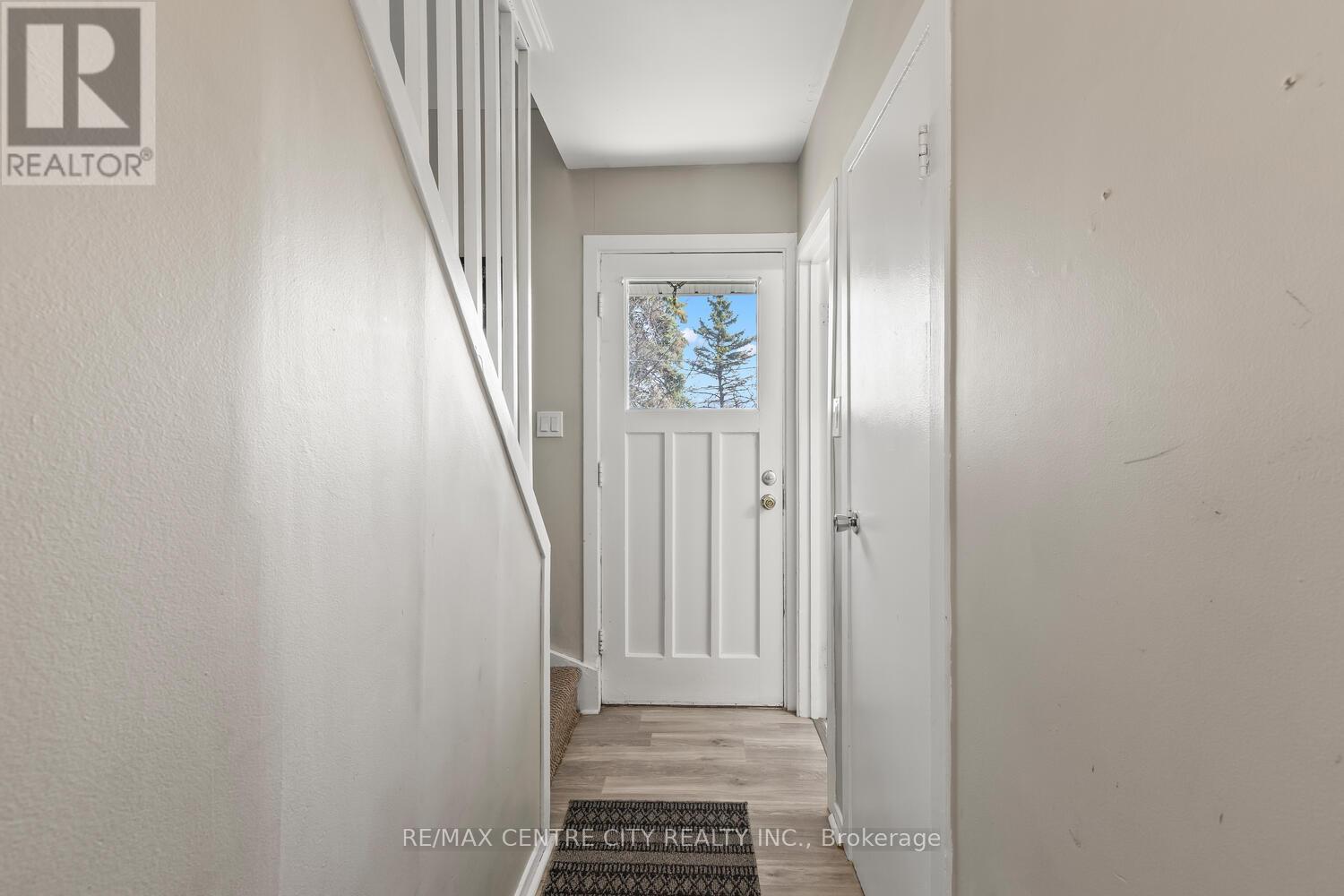 Photo 13 of 31 for 292 Paardeberg Crescent