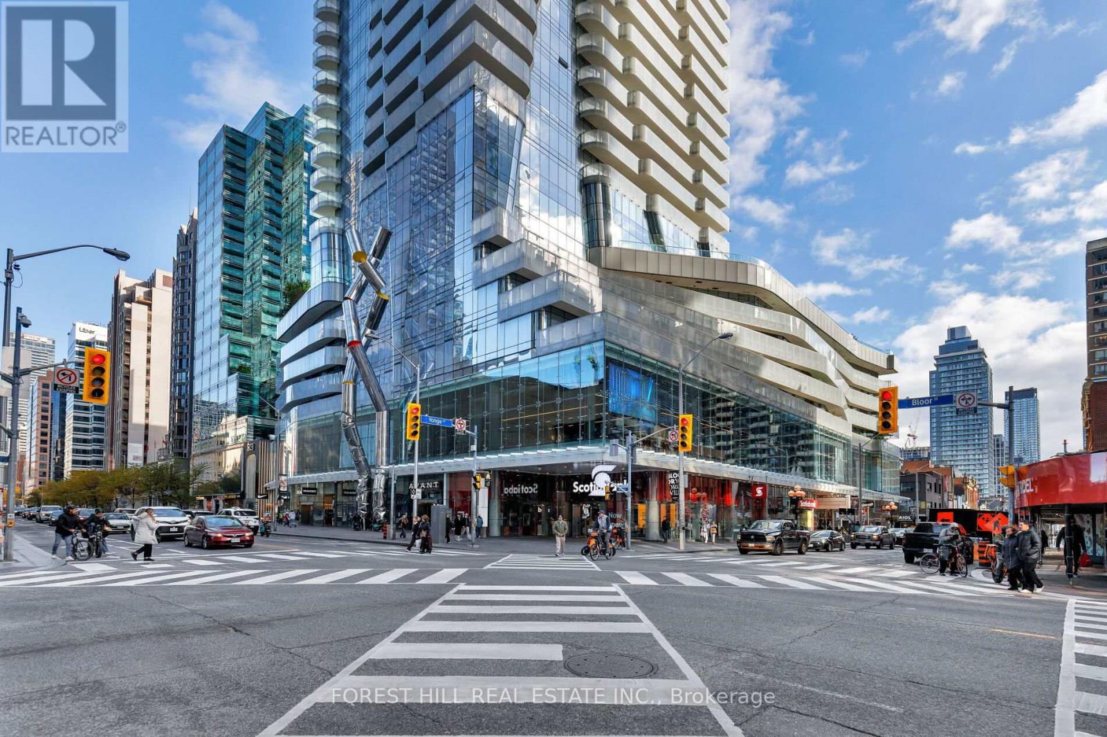 6805 - 1 Bloor Street E, Toronto, Ontario  M4W 0A8 - Photo 3 - C12939290