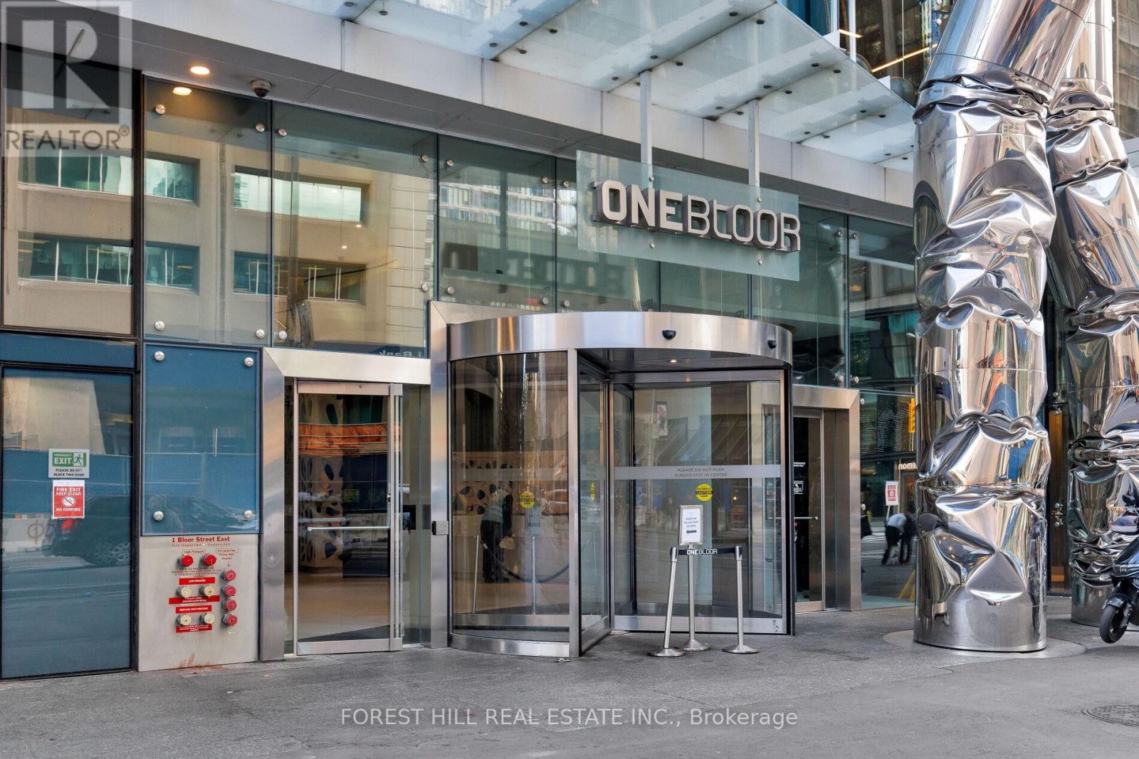 6805 - 1 Bloor Street E, Toronto, Ontario  M4W 0A8 - Photo 5 - C12939290