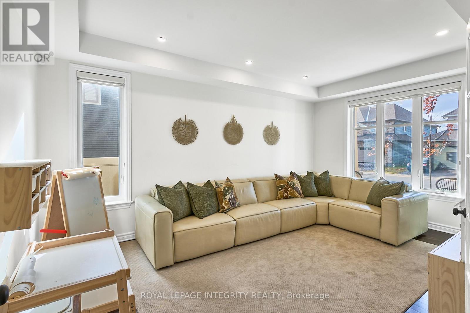 32 Aconitum Way, Ottawa, Ontario  K1T 0S1 - Photo 4 - X12939302