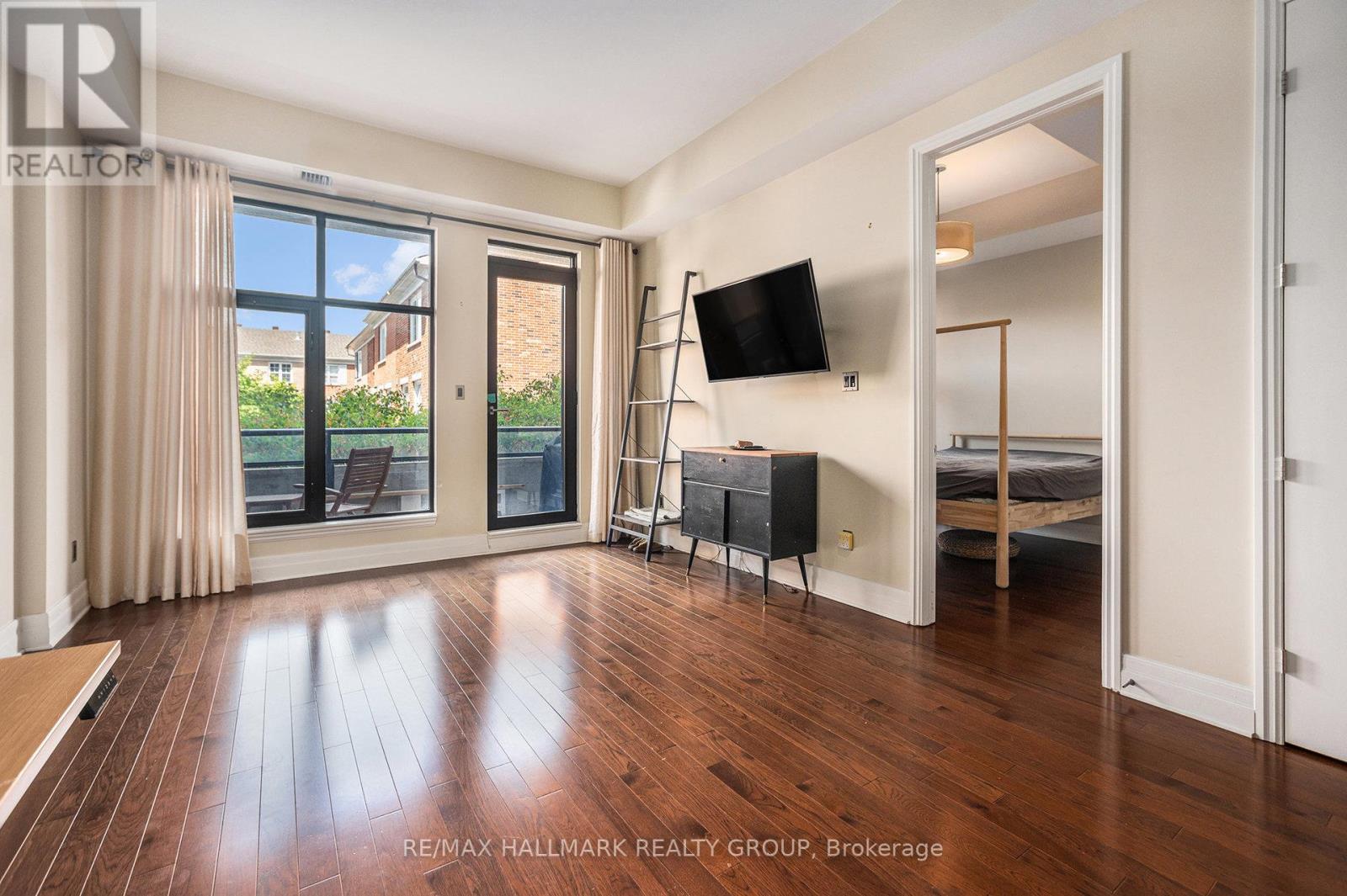 205 - 327 Breezehill Avenue S, Ottawa, Ontario  K1Y 1R6 - Photo 3 - X12939394