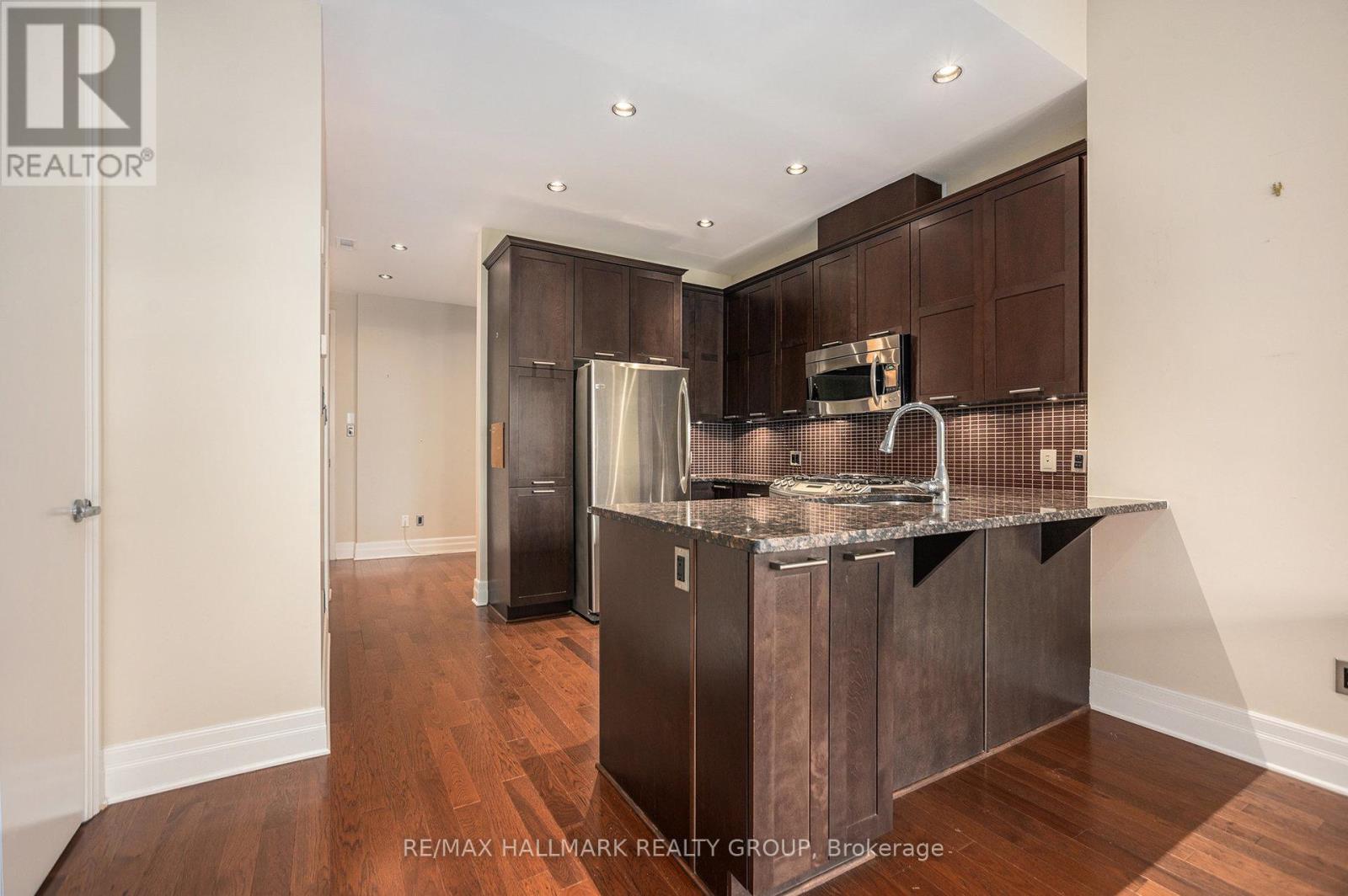 205 - 327 Breezehill Avenue S, Ottawa, Ontario  K1Y 1R6 - Photo 4 - X12939394