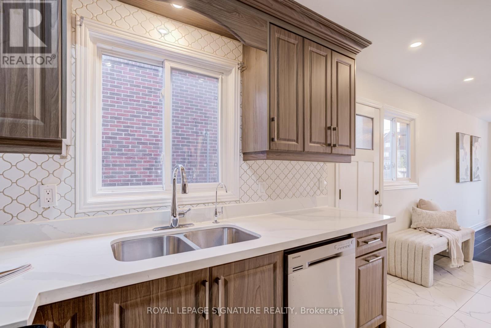 210 Braymore Boulevard, Toronto, Ontario  M1B 2G8 - Photo 19 - E12939330