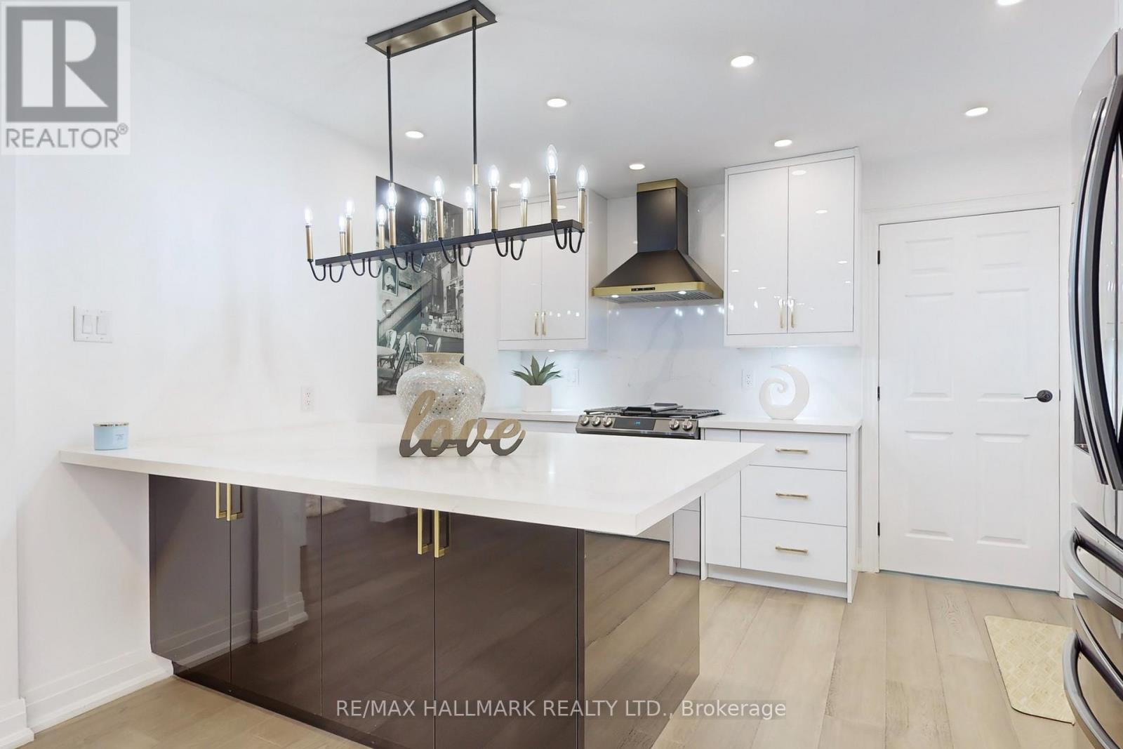 24 Cresser Avenue, Whitby, Ontario  L1P 1J8 - Photo 14 - E12939376