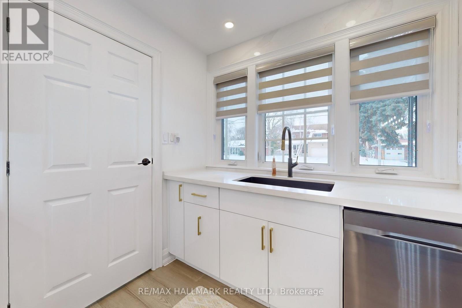 24 Cresser Avenue, Whitby, Ontario  L1P 1J8 - Photo 18 - E12939376