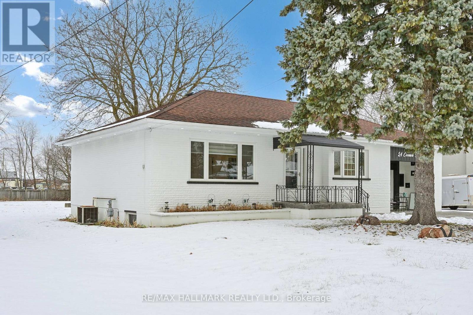 24 Cresser Avenue, Whitby, Ontario  L1P 1J8 - Photo 3 - E12939376