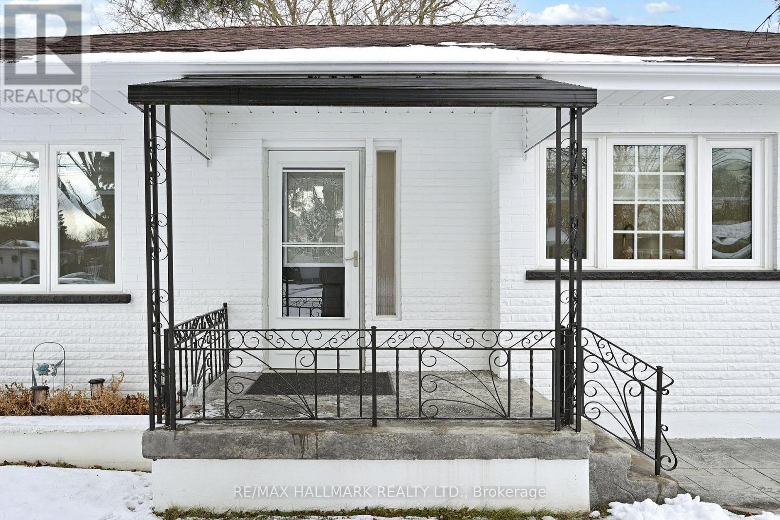 24 Cresser Avenue, Whitby, Ontario  L1P 1J8 - Photo 6 - E12939376