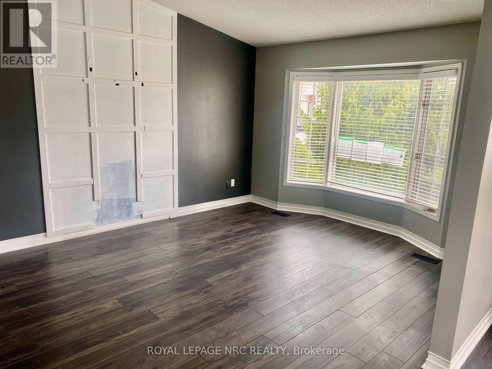 3681 Sussex Lane, Fort Erie (Black Creek), Ontario  L0S 1S0 - Photo 6 - X12939318