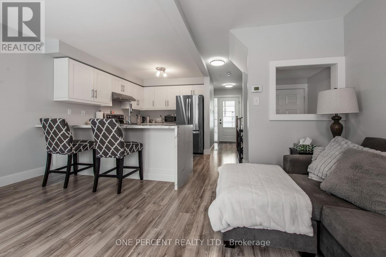 67 Hawthorne Crescent, Barrie, Ontario  L4N 9Y8 - Photo 3 - S12939308