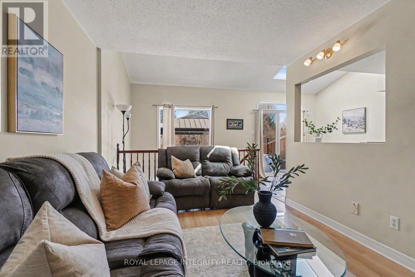 52 Blackdome Crescent, Ottawa, Ontario  K2T 1A9 - Photo 6 - X12938702