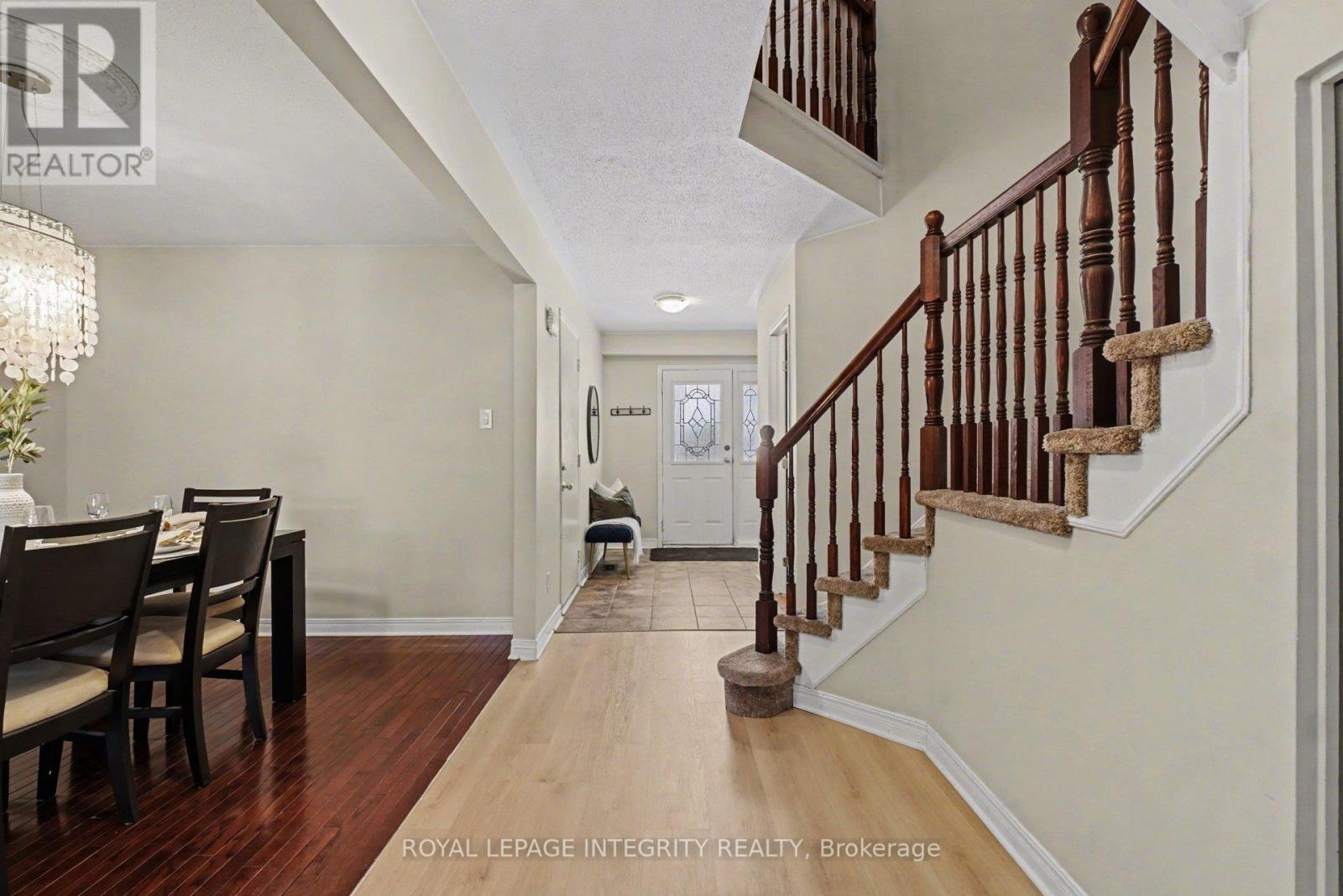 52 Blackdome Crescent, Ottawa, Ontario  K2T 1A9 - Photo 4 - X12938702