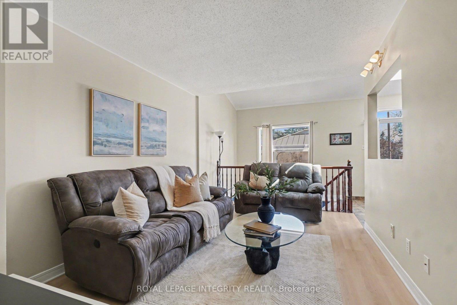 52 Blackdome Crescent, Ottawa, Ontario  K2T 1A9 - Photo 8 - X12938702