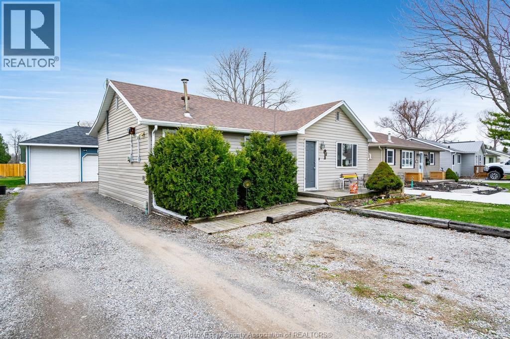 MLS# 26006620: 6 Standaert ROAD, Chatham, Canada