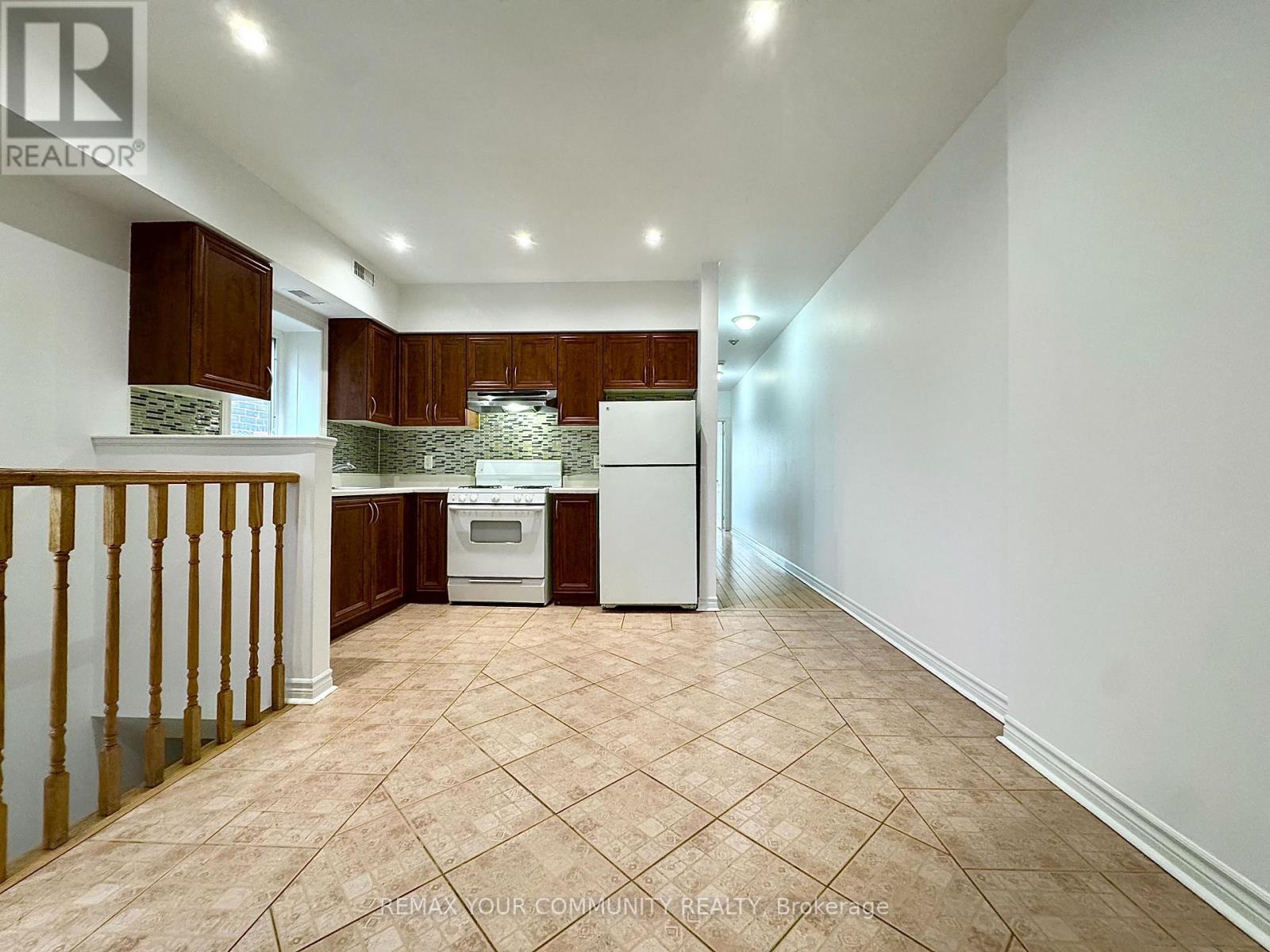 4 - 2417 DUNDAS STREET, Toronto, Ontario