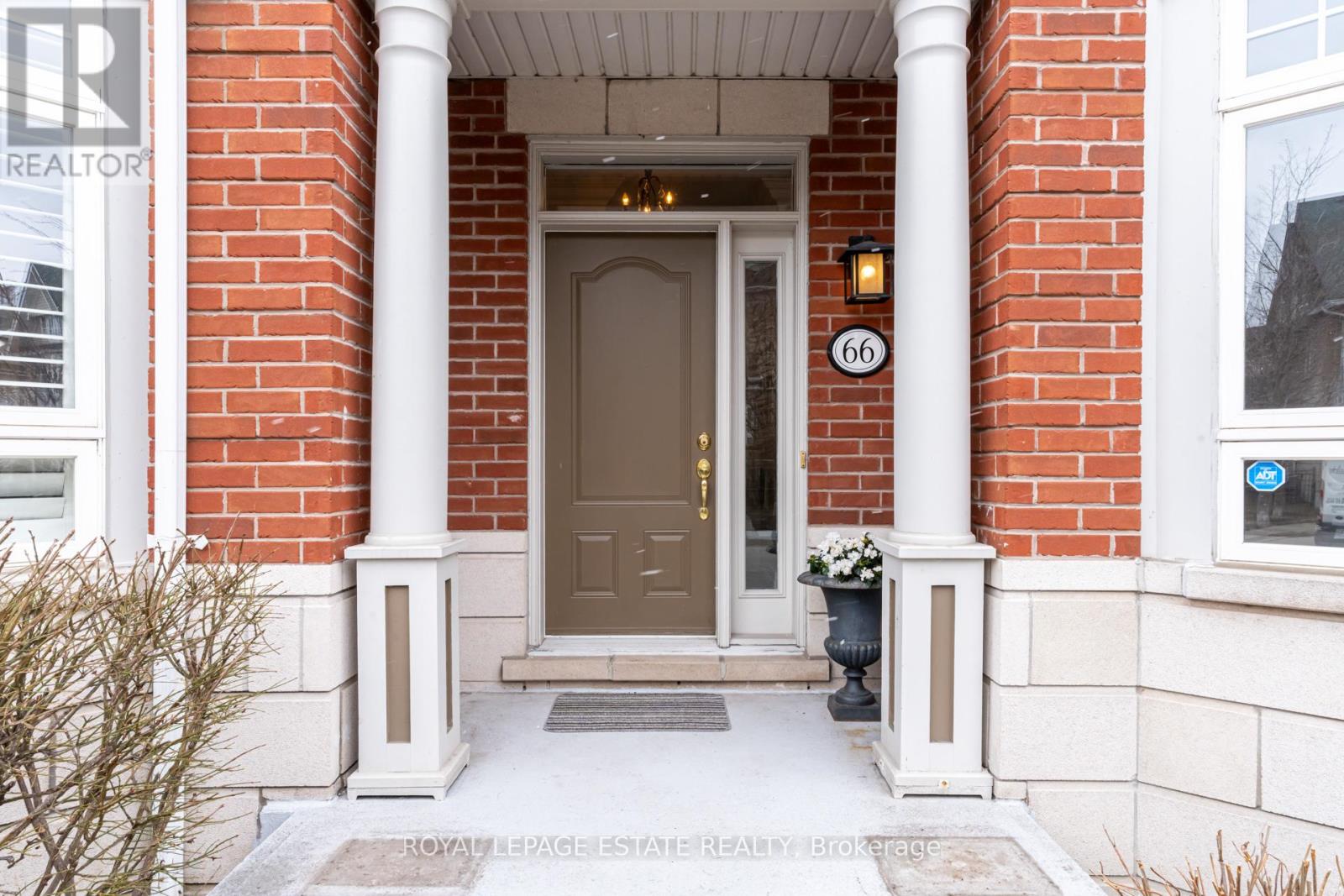 66 Compass Way, Mississauga, Ontario  L5G 4T8 - Photo 5 - W12939356