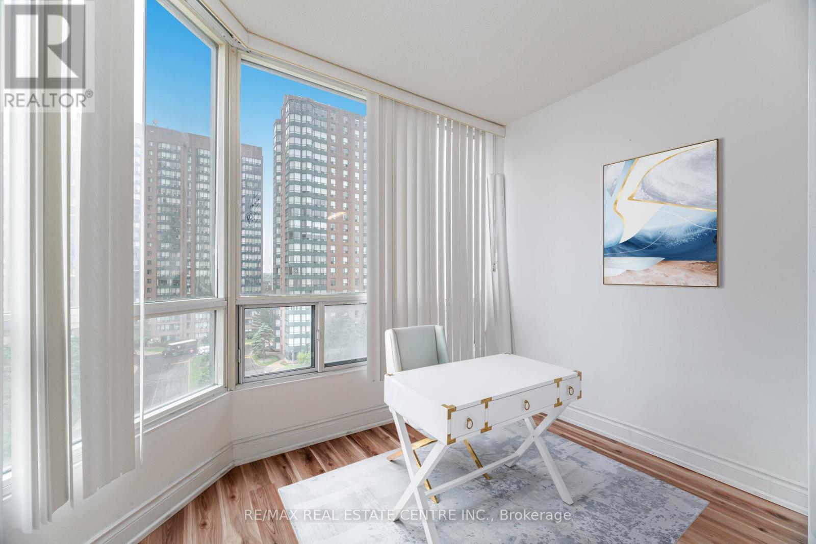 811 - 115 Hillcrest Avenue, Mississauga, Ontario  L5B 3Y9 - Photo 11 - W12939358