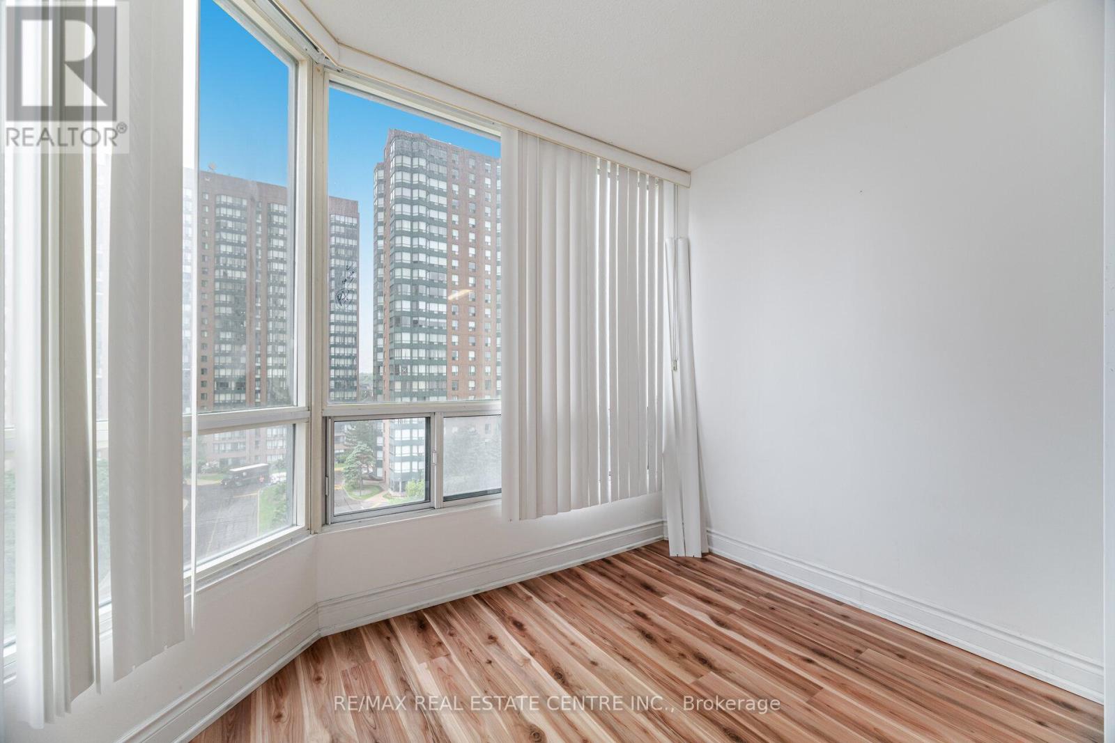 811 - 115 Hillcrest Avenue, Mississauga, Ontario  L5B 3Y9 - Photo 12 - W12939358