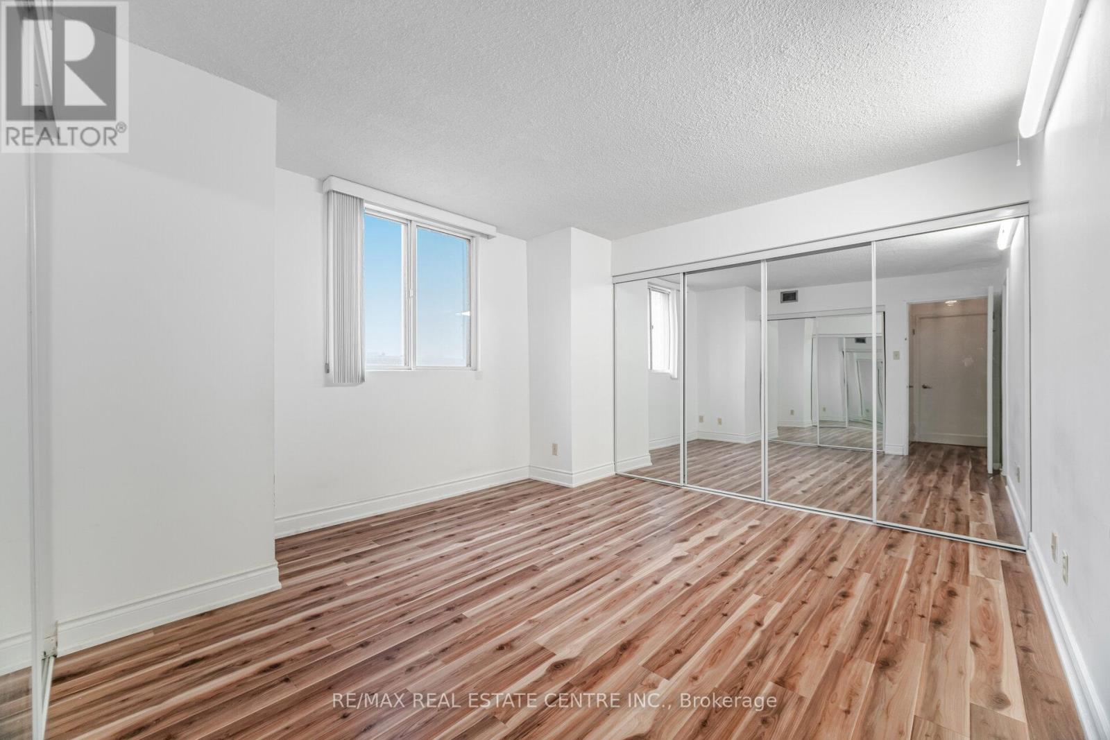 811 - 115 Hillcrest Avenue, Mississauga, Ontario  L5B 3Y9 - Photo 16 - W12939358