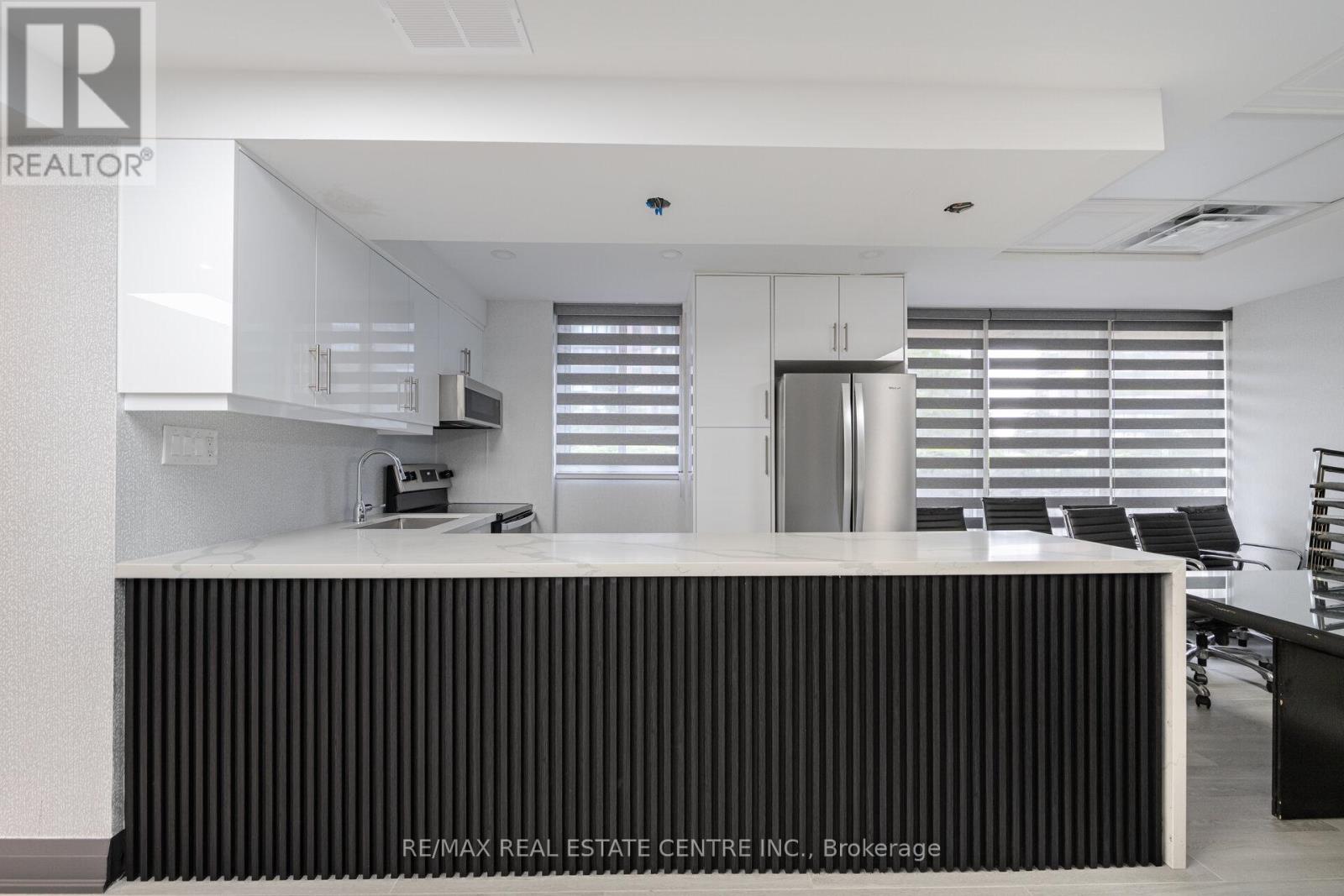 811 - 115 Hillcrest Avenue, Mississauga, Ontario  L5B 3Y9 - Photo 26 - W12939358