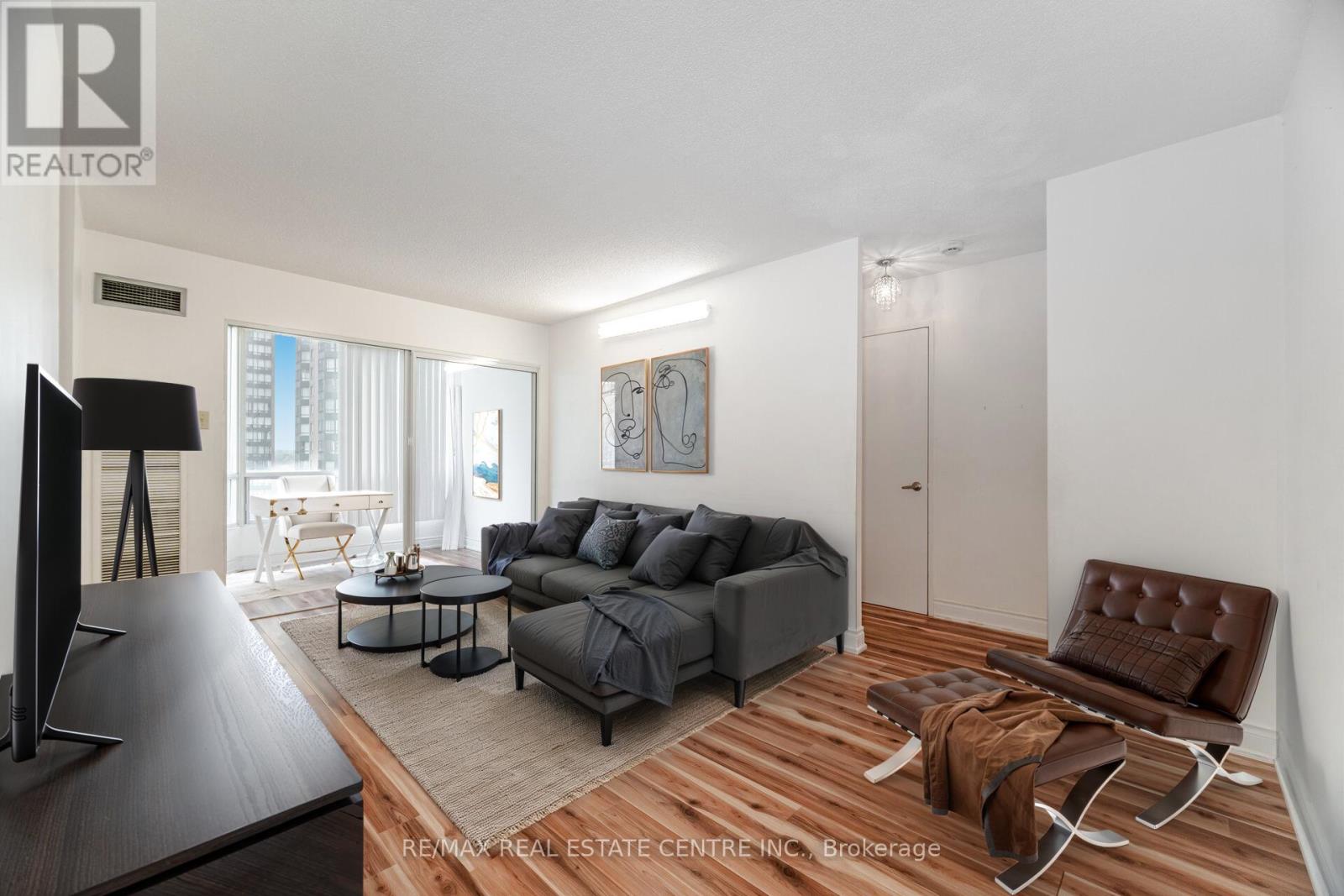 811 - 115 Hillcrest Avenue, Mississauga, Ontario  L5B 3Y9 - Photo 4 - W12939358