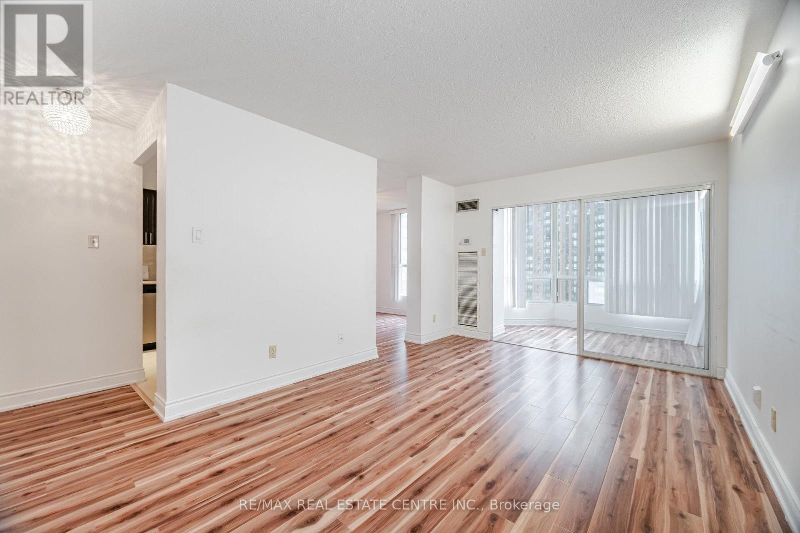 811 - 115 Hillcrest Avenue, Mississauga, Ontario  L5B 3Y9 - Photo 7 - W12939358