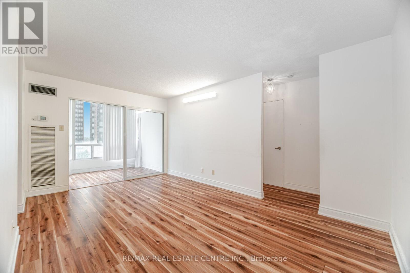 811 - 115 Hillcrest Avenue, Mississauga, Ontario  L5B 3Y9 - Photo 8 - W12939358