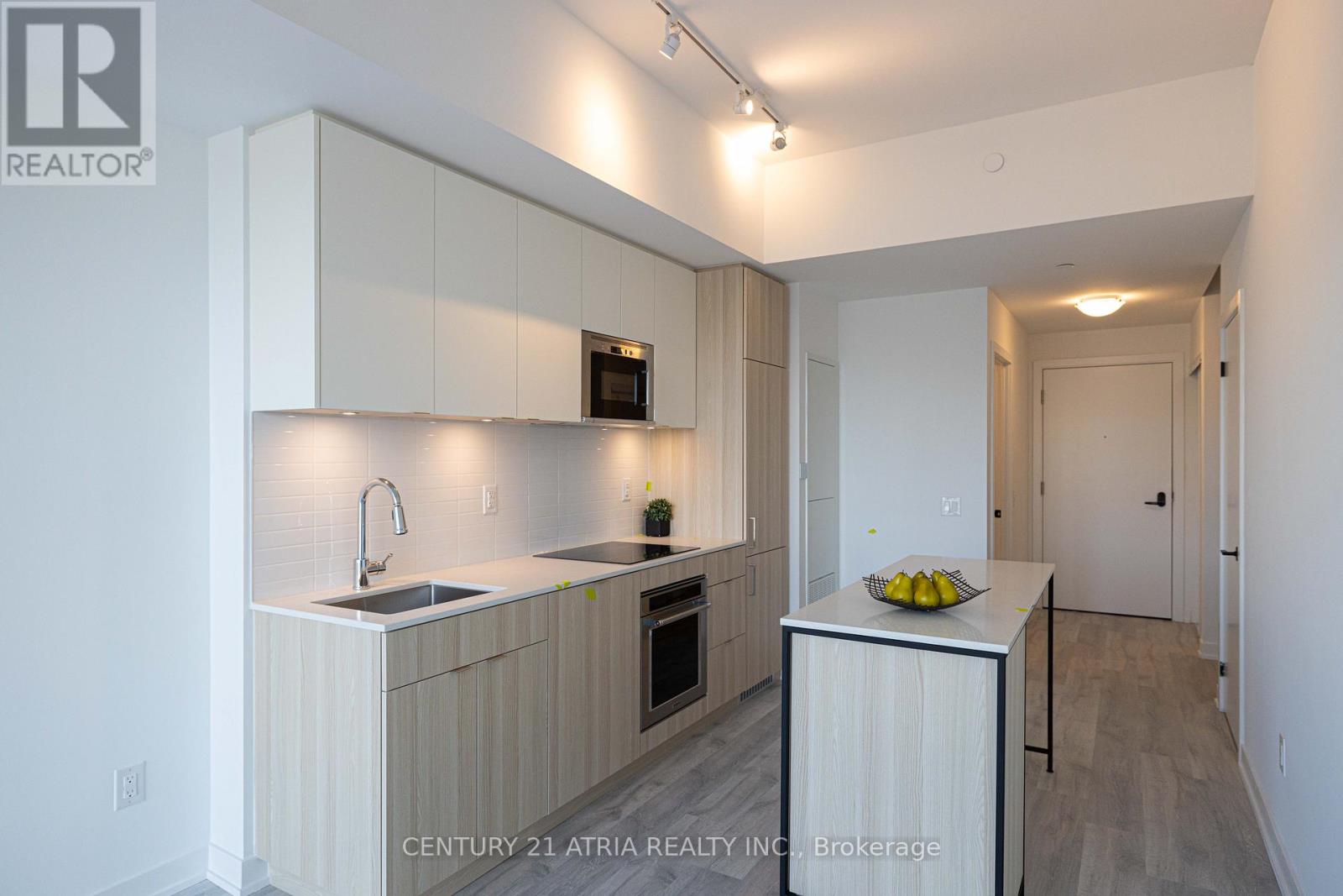 427 - 220 MISSINNIHE WAY, Mississauga, Ontario