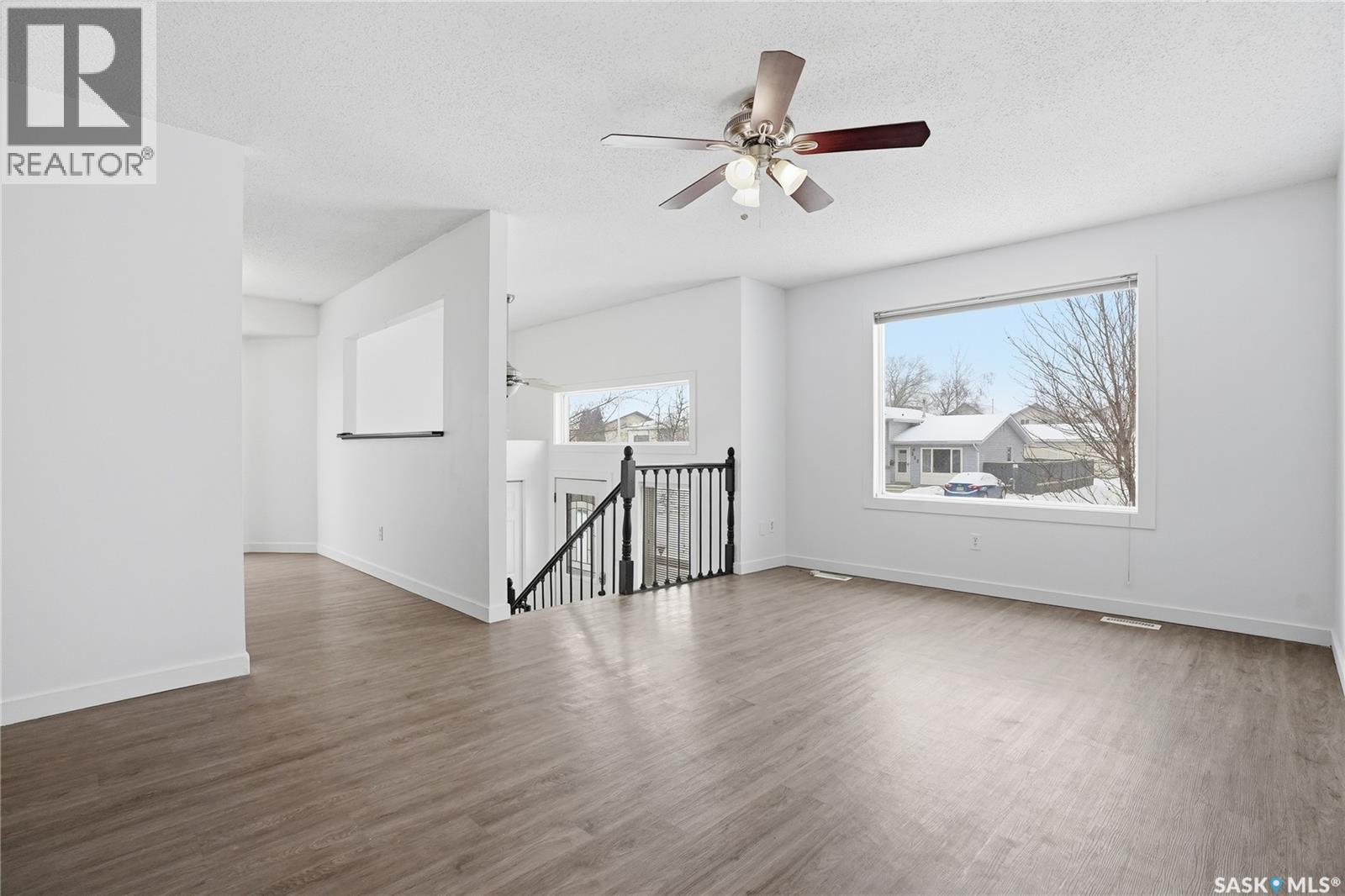 330 Carter Crescent, Saskatoon, Saskatchewan  S7L 7K5 - Photo 5 - SK031669