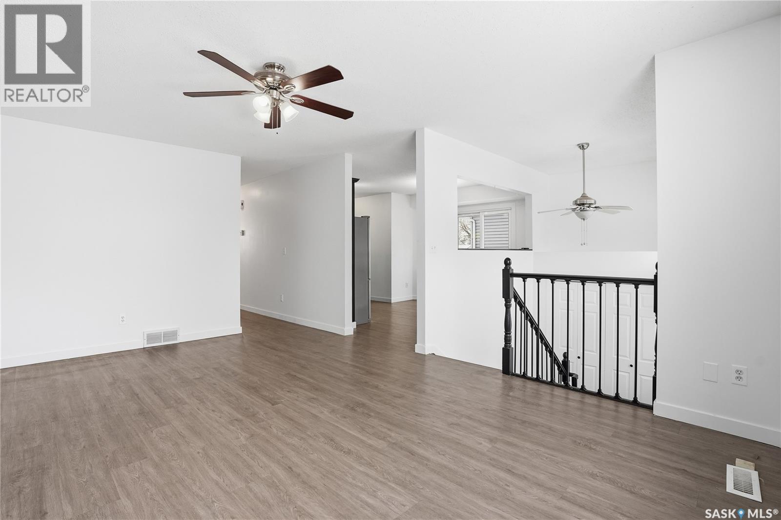 330 Carter Crescent, Saskatoon, Saskatchewan  S7L 7K5 - Photo 6 - SK031669