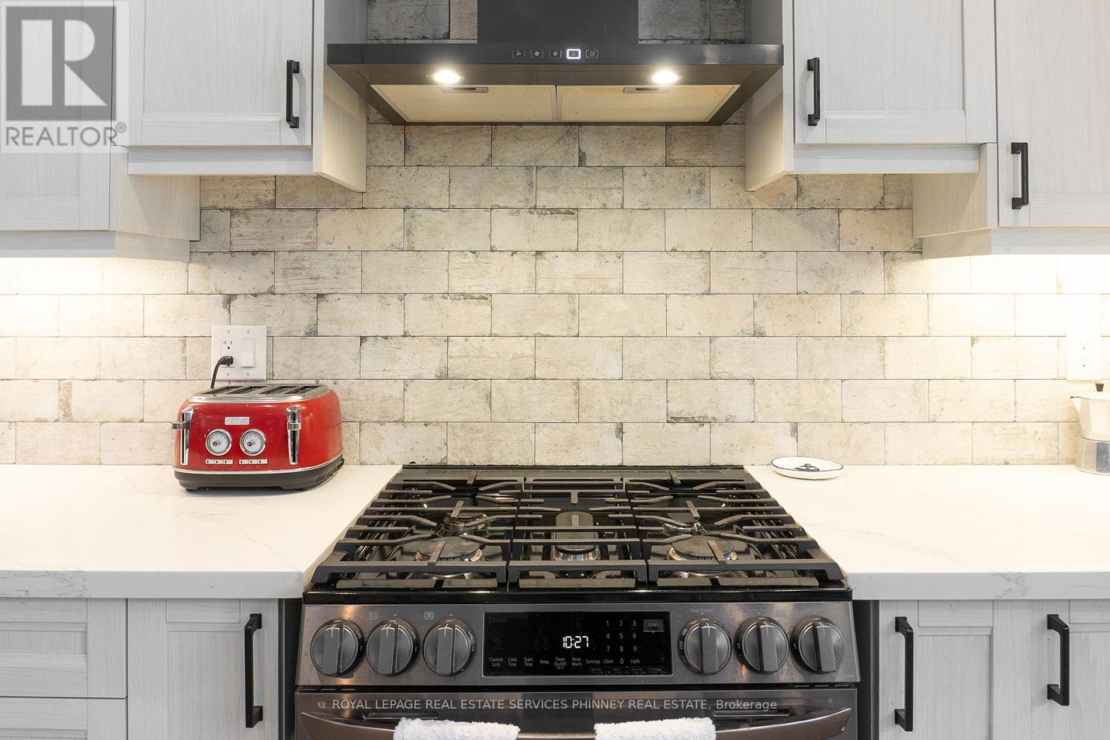 1068 Xavier Street, Gravenhurst, Ontario  P0E 1G0 - Photo 12 - X12939322