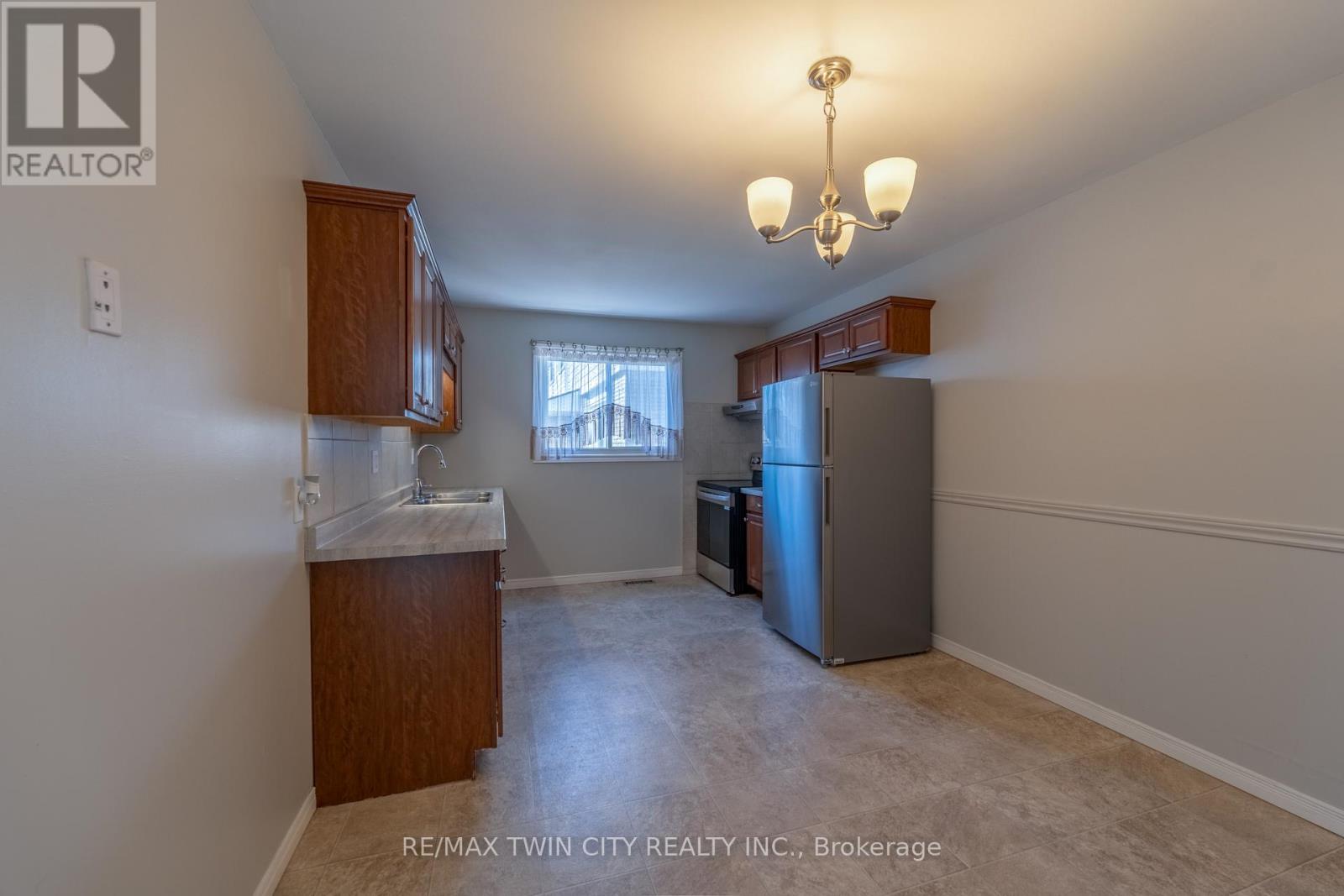 Unit C - 24 Oakhill Drive, Brantford, Ontario  N3T 1R1 - Photo 10 - X12939332