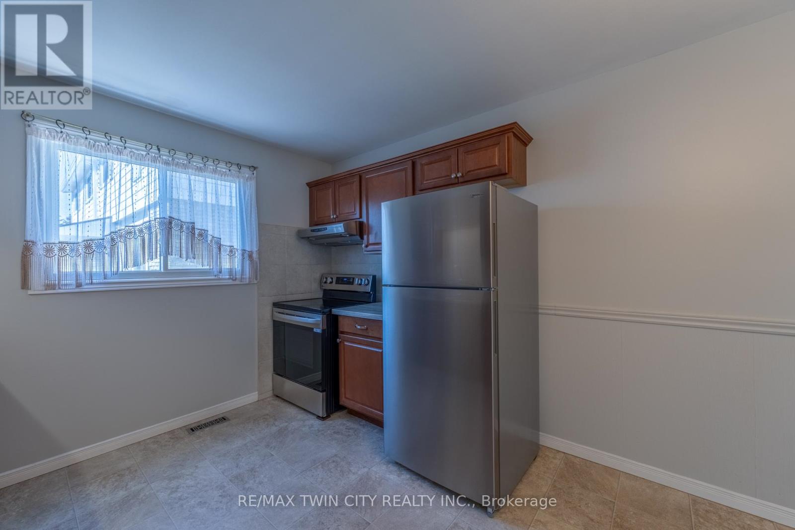 Unit C - 24 Oakhill Drive, Brantford, Ontario  N3T 1R1 - Photo 14 - X12939332