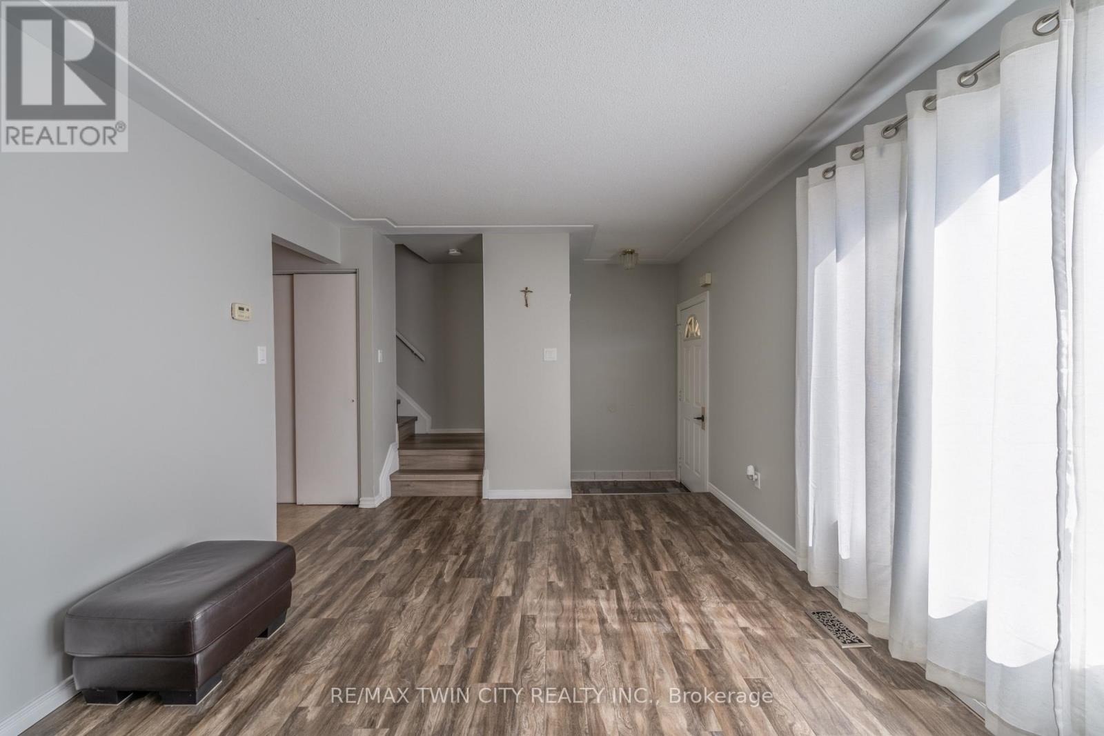 Unit C - 24 Oakhill Drive, Brantford, Ontario  N3T 1R1 - Photo 4 - X12939332