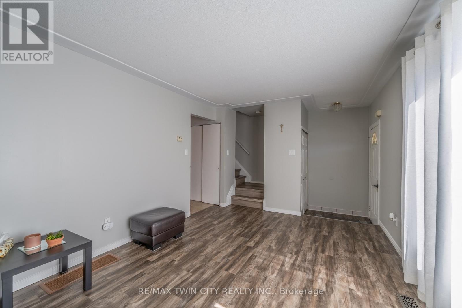 Unit C - 24 Oakhill Drive, Brantford, Ontario  N3T 1R1 - Photo 5 - X12939332