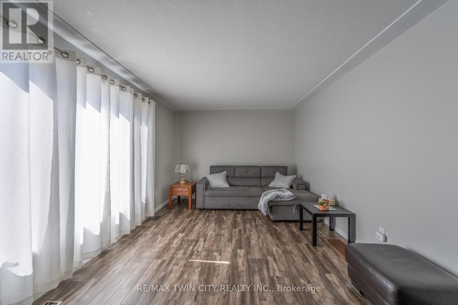 Unit C - 24 Oakhill Drive, Brantford, Ontario  N3T 1R1 - Photo 7 - X12939332