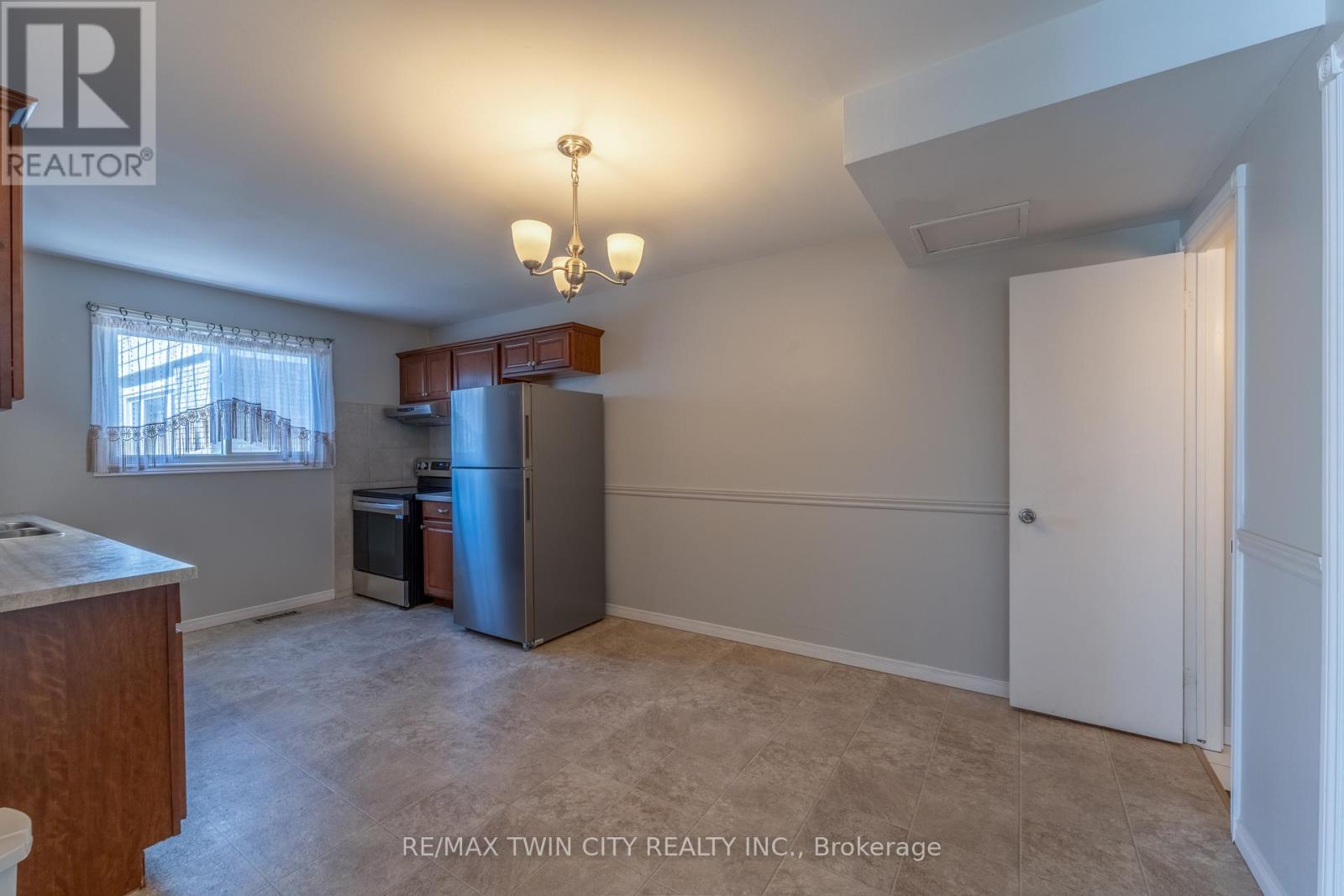 Unit C - 24 Oakhill Drive, Brantford, Ontario  N3T 1R1 - Photo 9 - X12939332