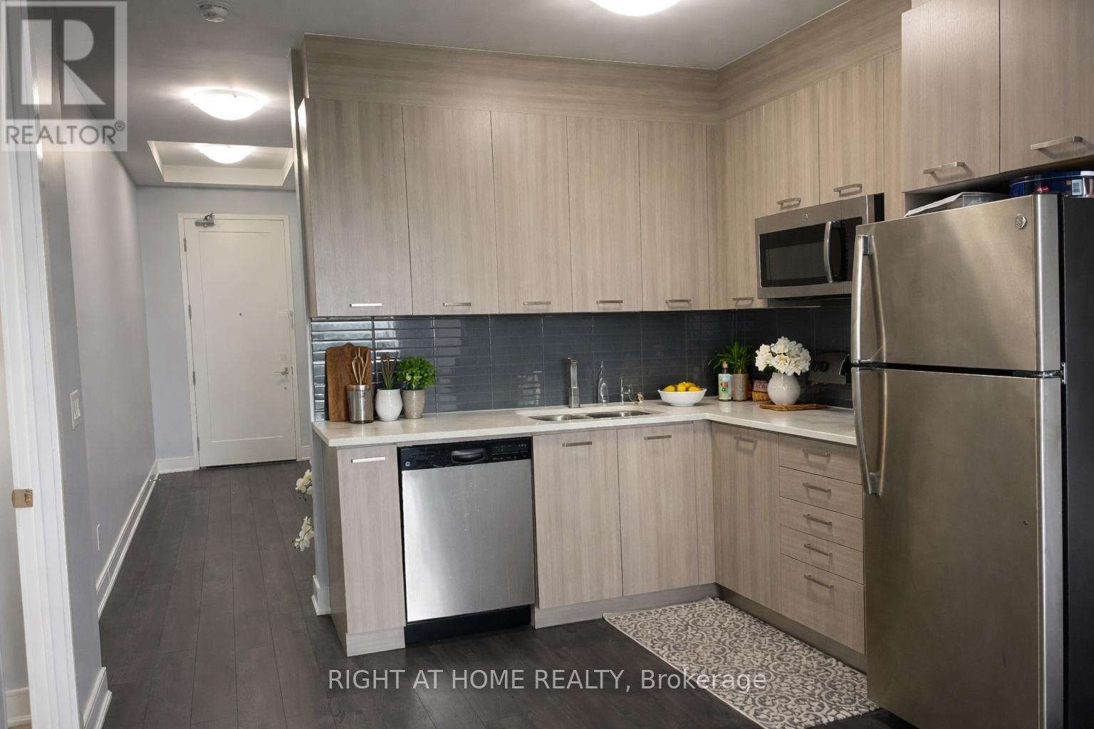 708 - 150 Main Street W, Hamilton, Ontario  L8P 1H8 - Photo 2 - X12939360