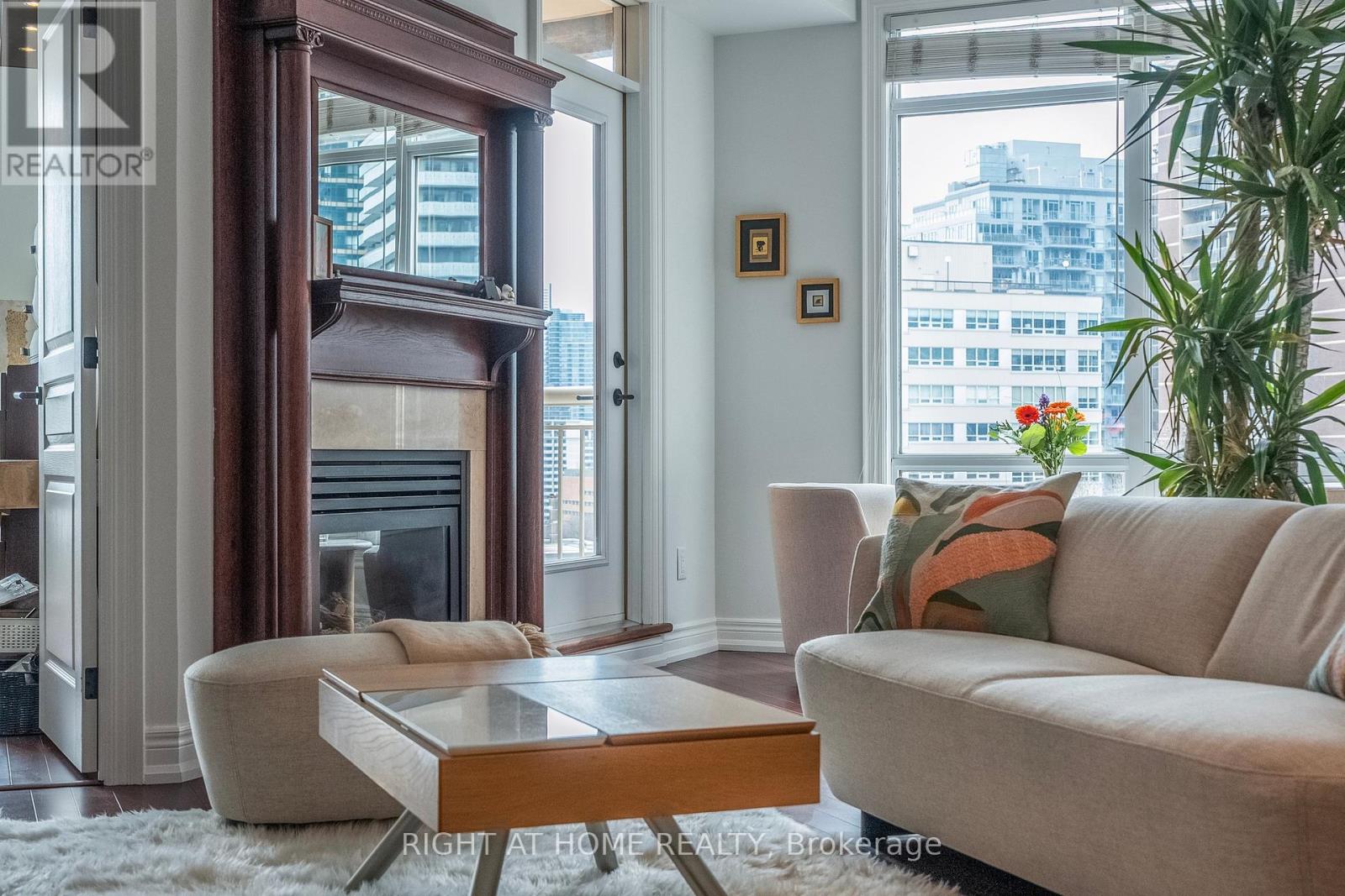 1109 - 100 Hayden Street, Toronto, Ontario  M4Y 3C7 - Photo 6 - C12938950