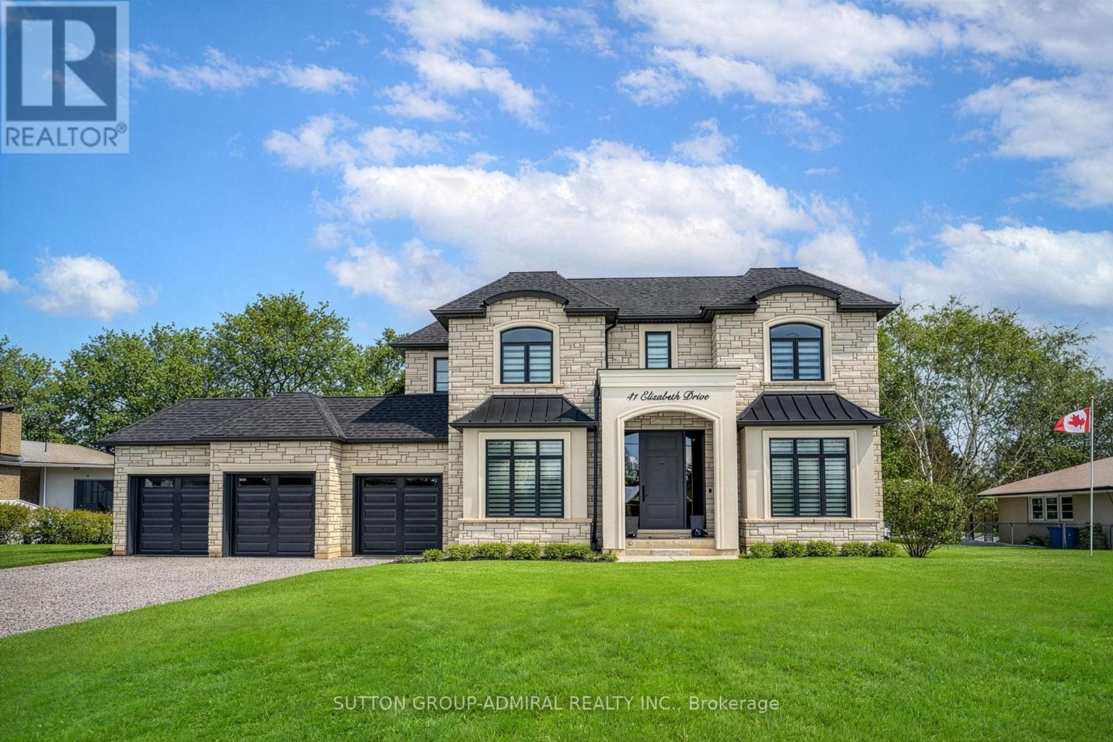 41 Elizabeth Drive, King (Nobleton), Ontario  L0G 1N0 - Photo 2 - N12834064