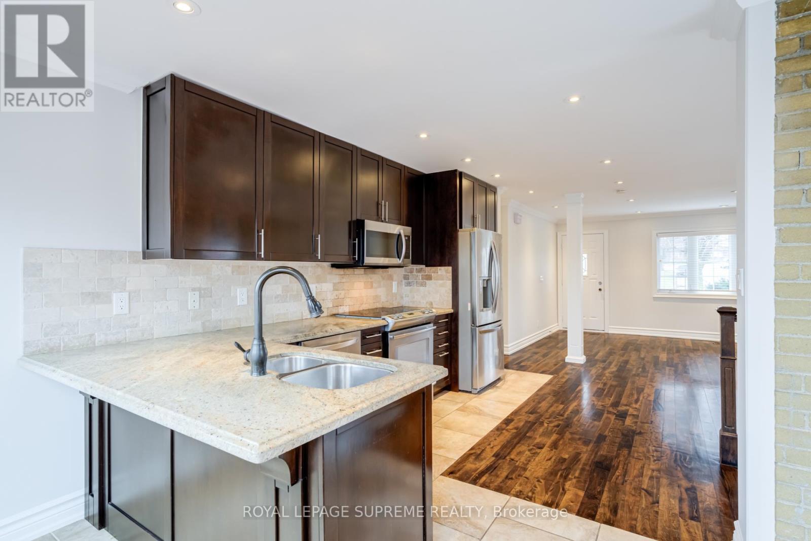 18 Fairweather Road, Toronto, Ontario  M6M 4C7 - Photo 12 - W12913570